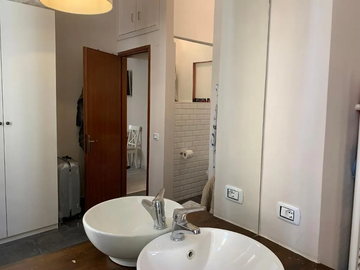 Cavour'S Home Рим 0*,